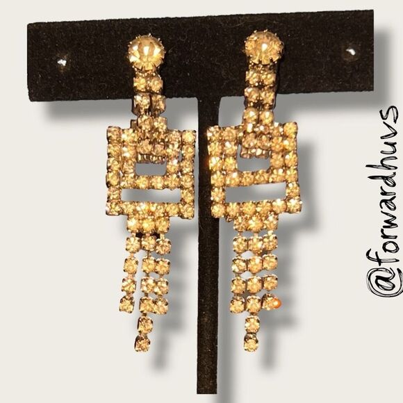 Vintage Clip-On Earrings – Reminiscent of 1950s Hollywood Glamour - Picture 4 of 10